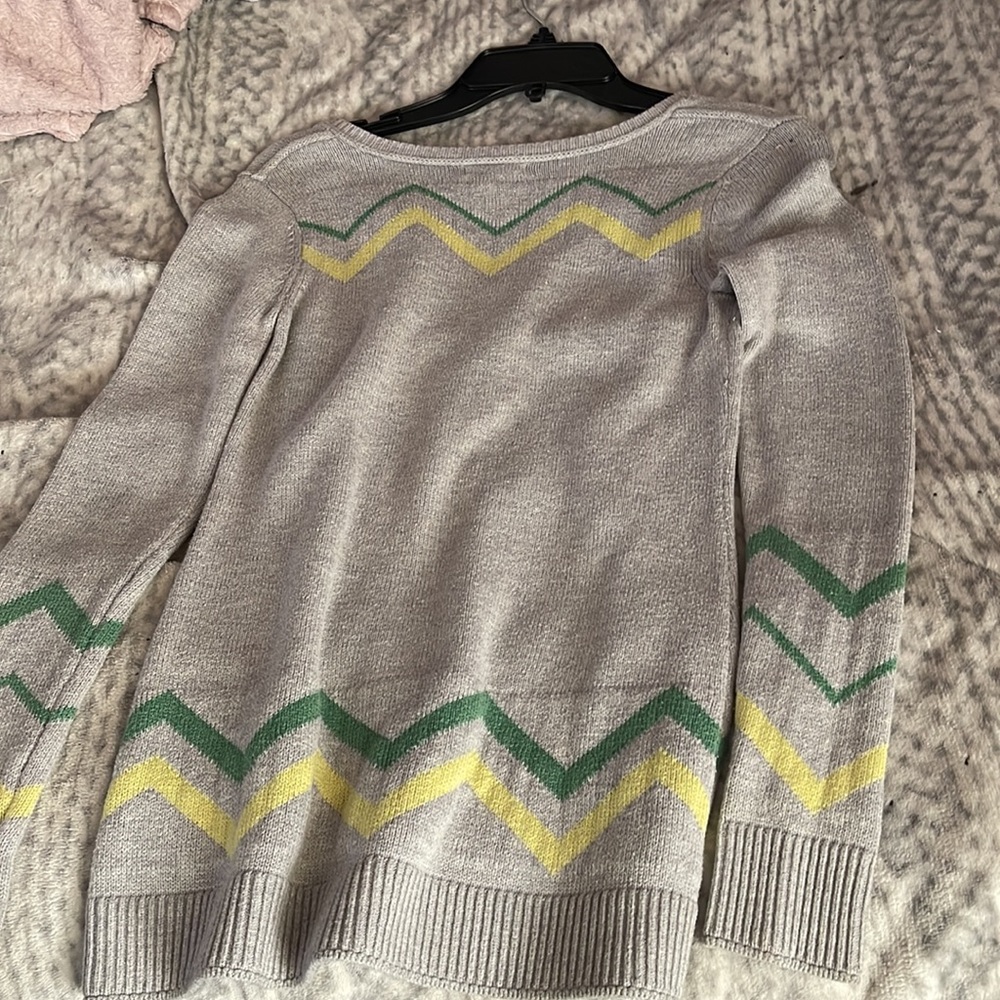 sweater - Picture 3 of 3